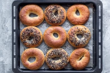 Opskrift på hjemmebagt bagels